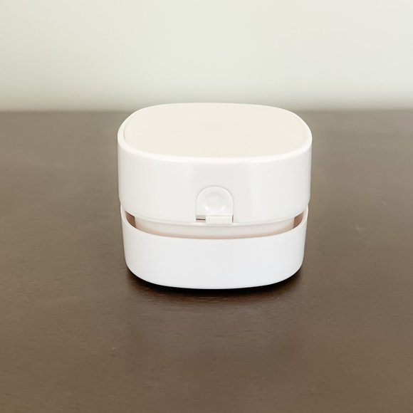 Desktop Mini Vacuum Cleaner - Picture 2 of 6